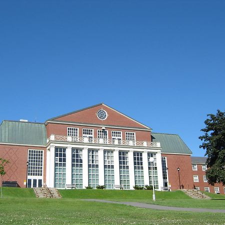 Unb Fredericton Accommodations Eksteriør bilde