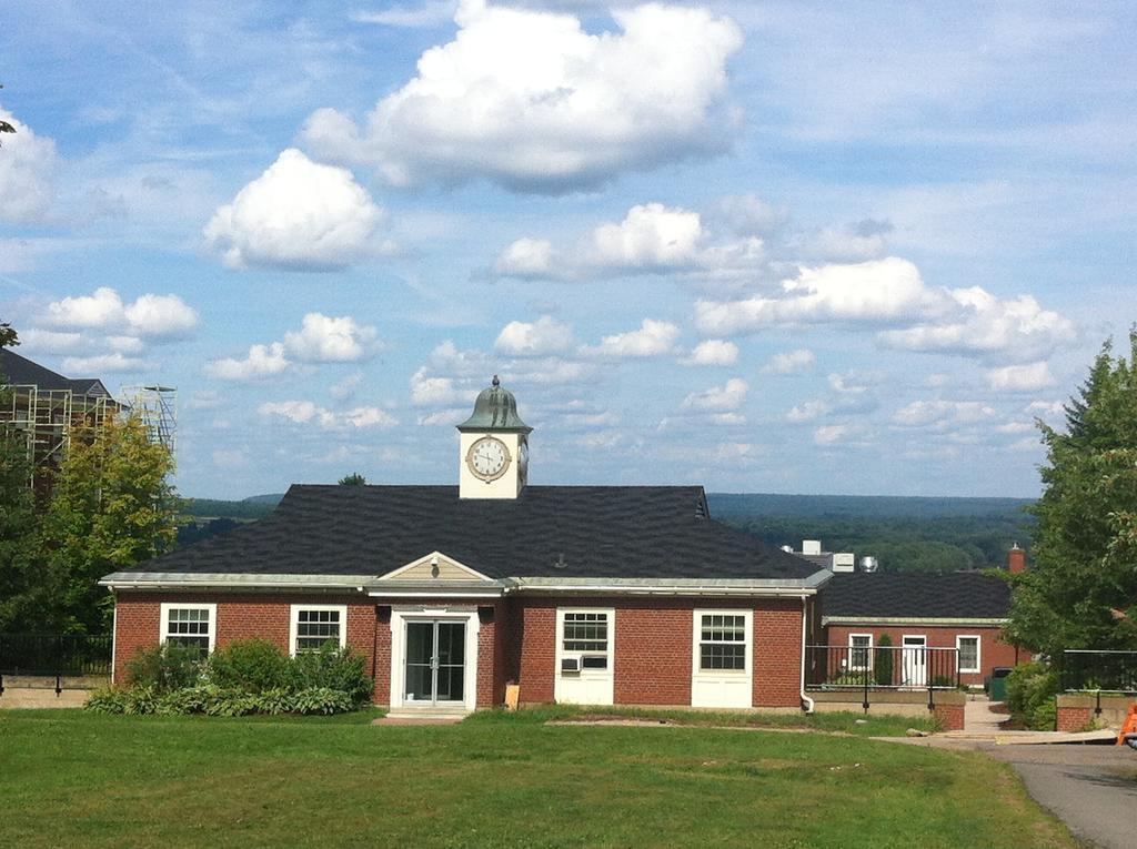 Unb Fredericton Accommodations Eksteriør bilde