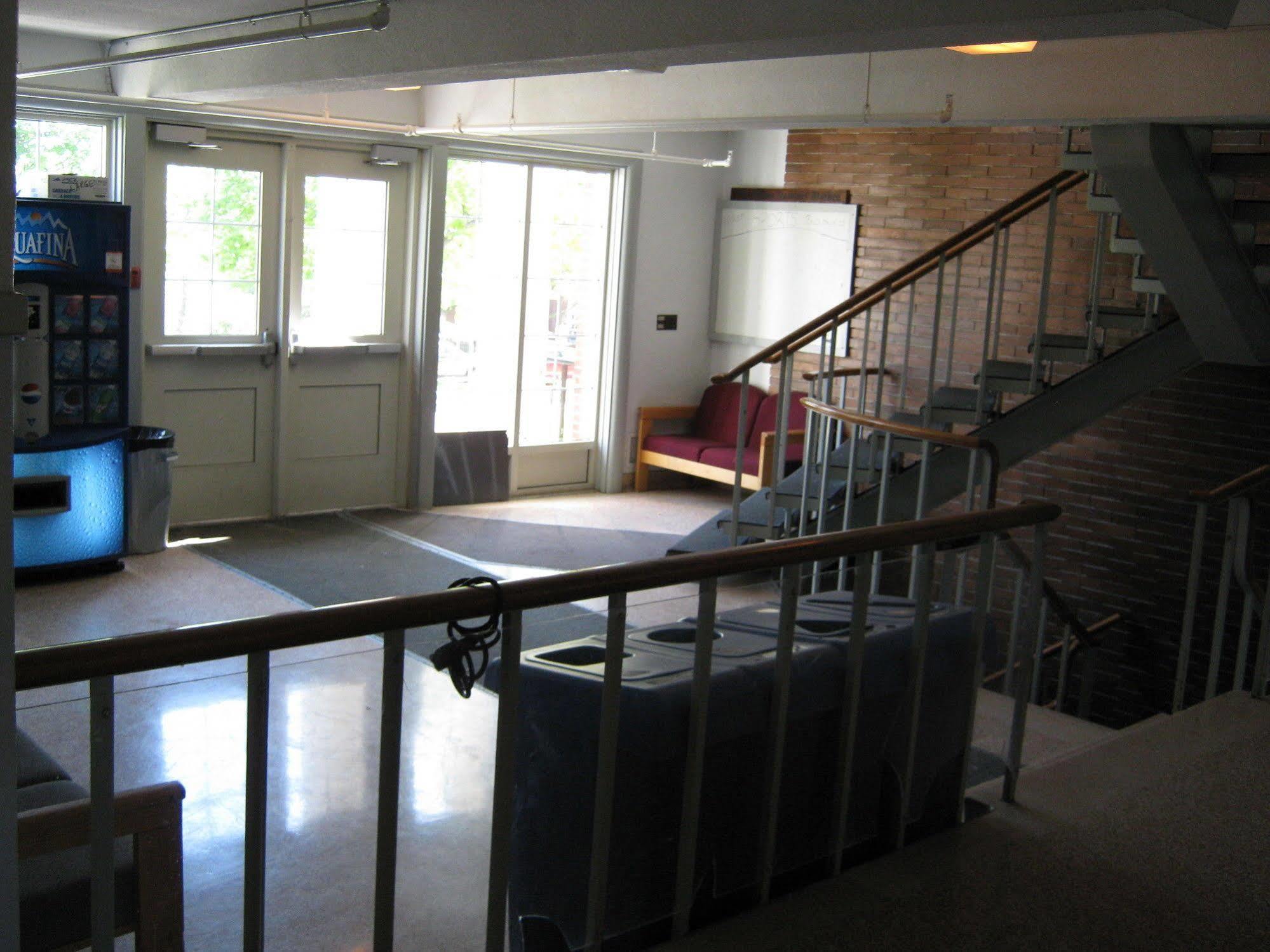 Unb Fredericton Accommodations Eksteriør bilde