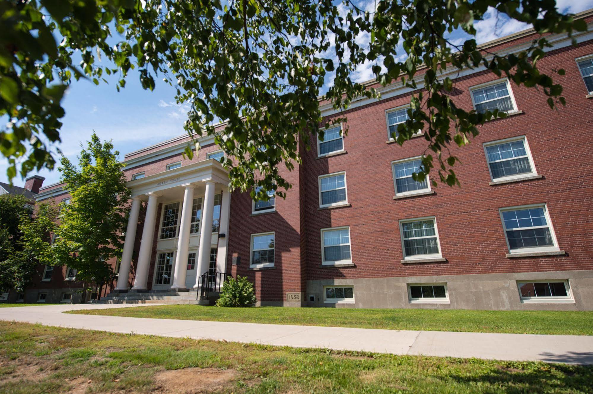 Unb Fredericton Accommodations Eksteriør bilde